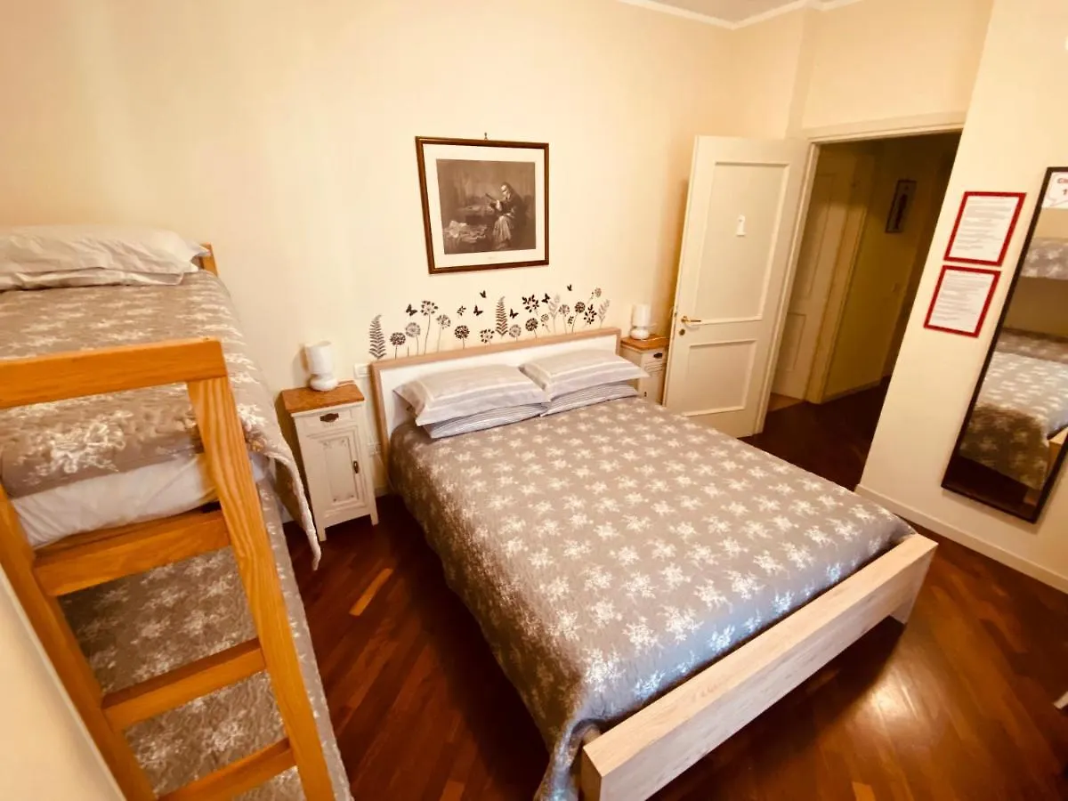 קרמונה Amici Miei Rooms 3*,  איטליה