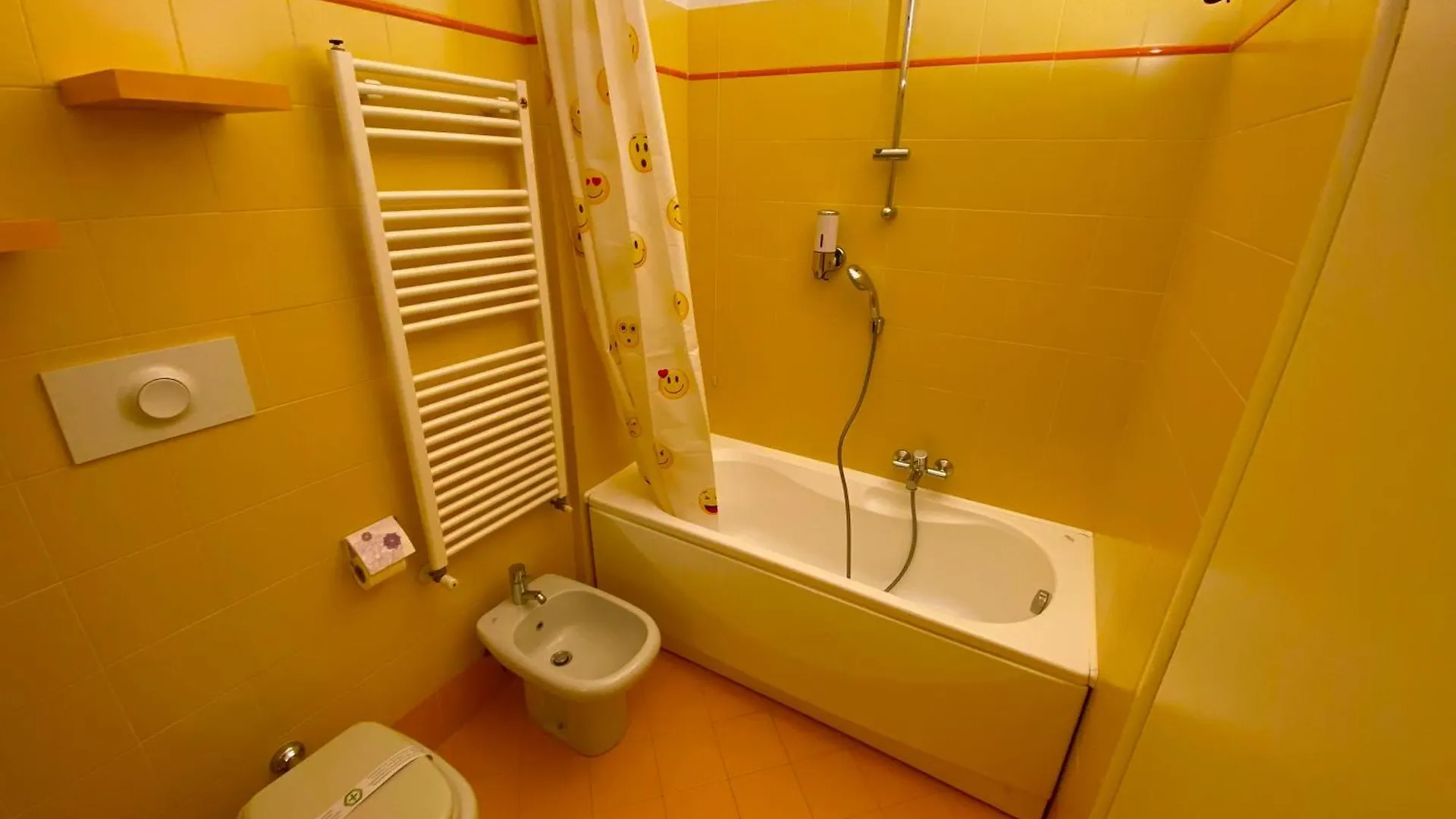 לינה וארוחת בוקר קרמונה Amici Miei Rooms